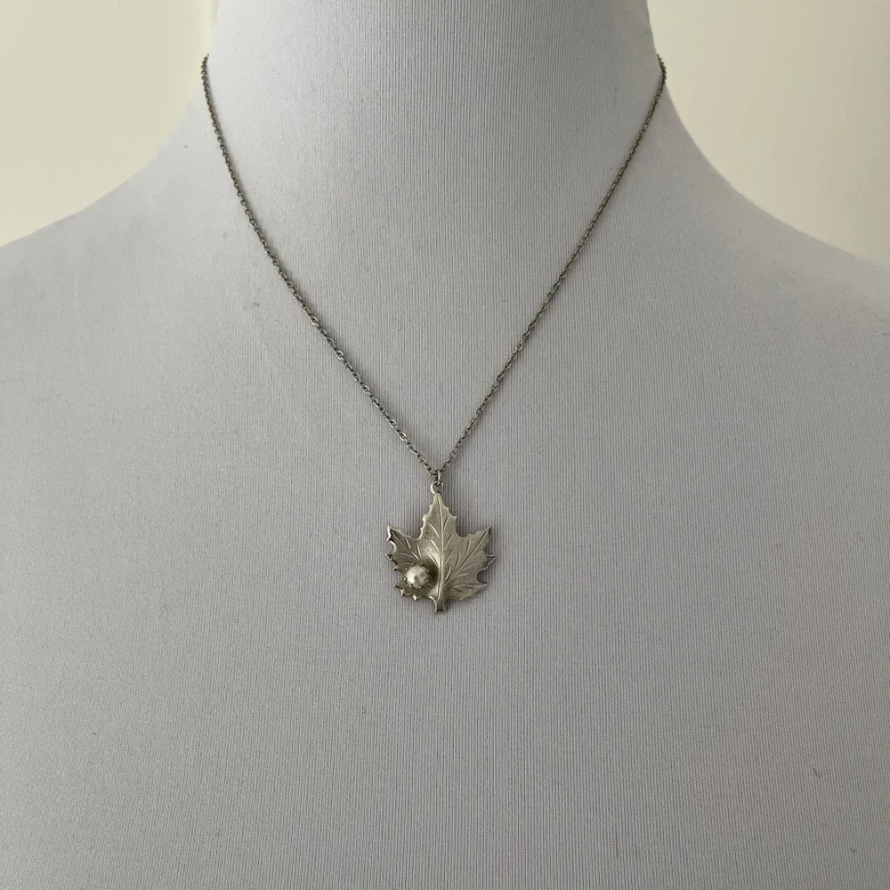 MAPLE LEAF Pendant Necklace Silver Tone Metal Faux Pearl Canadiana Dainty 16" - Picture 3 of 10
